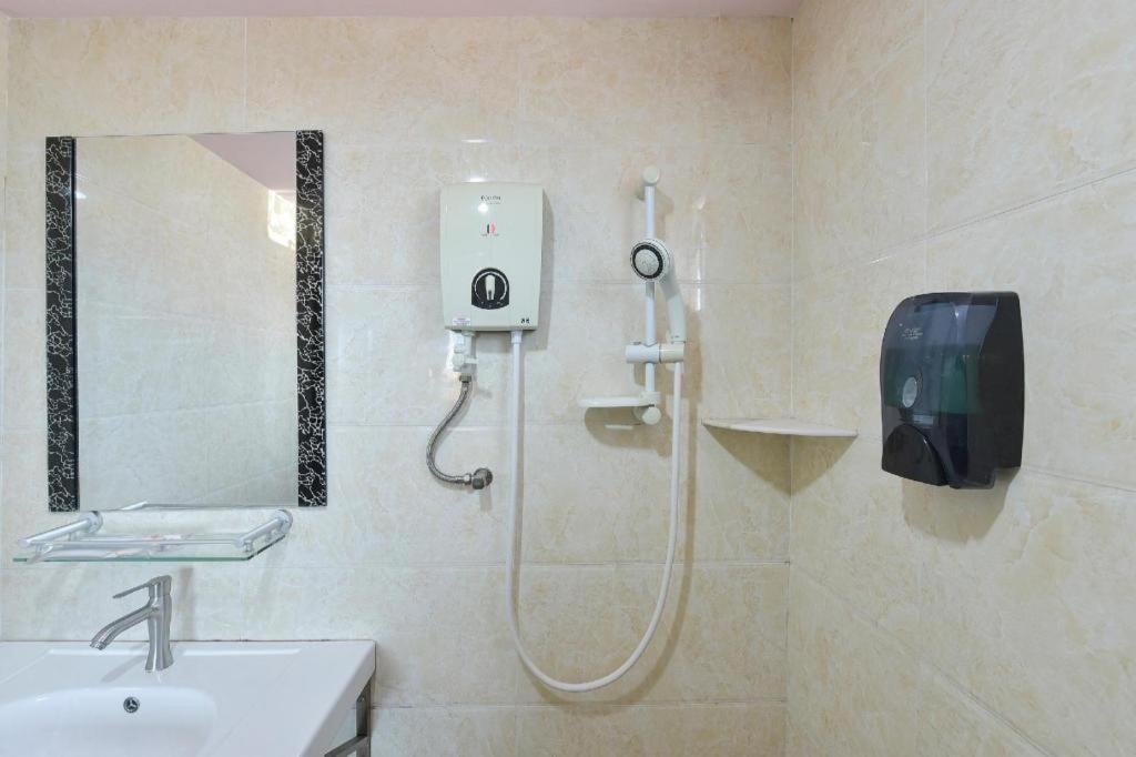 Grand Ct Hotel Malacca Bagian luar foto