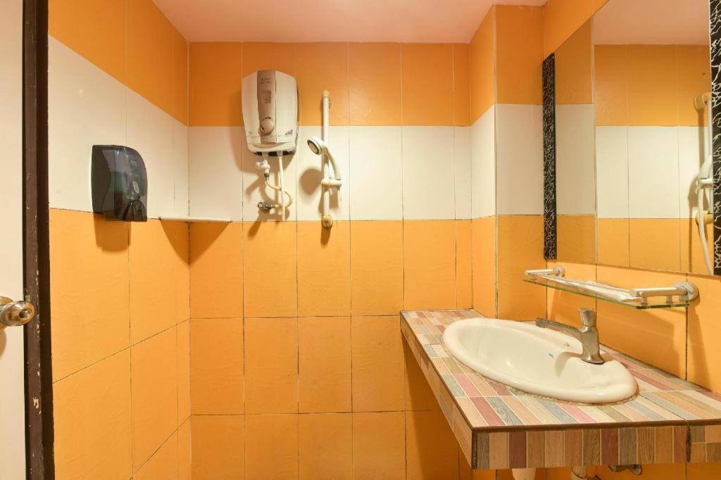 Grand Ct Hotel Malacca Bagian luar foto