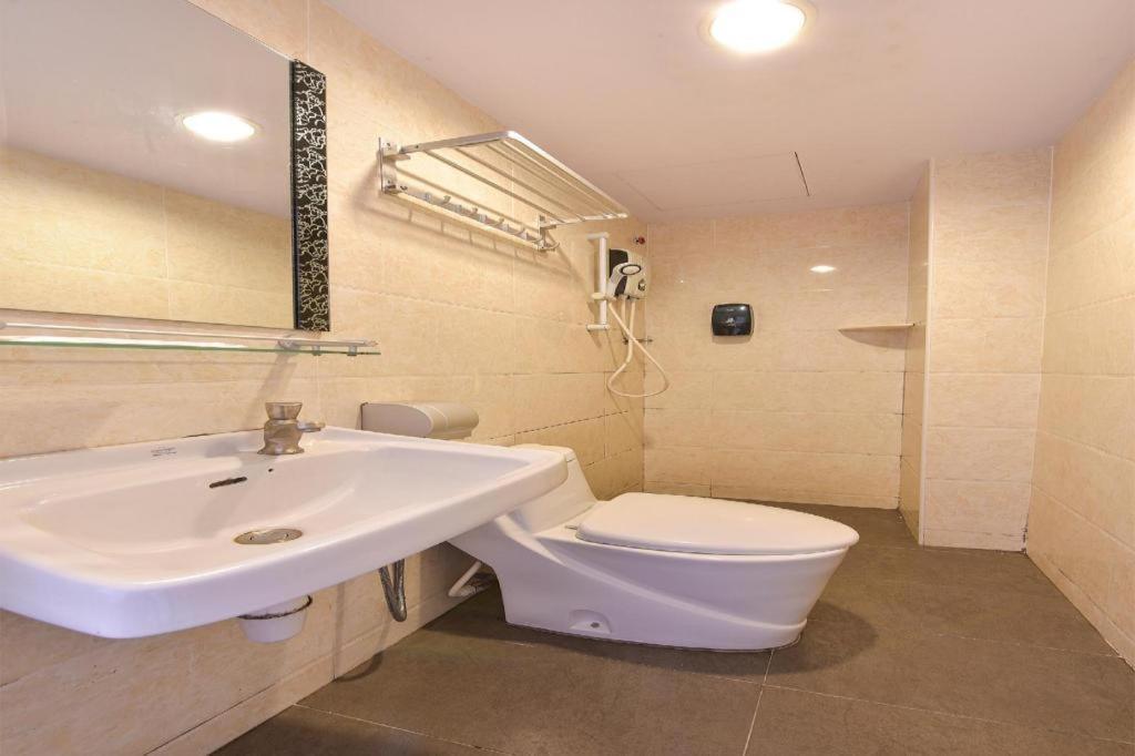Grand Ct Hotel Malacca Bagian luar foto